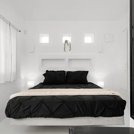 Blue Rock Piso Livadi