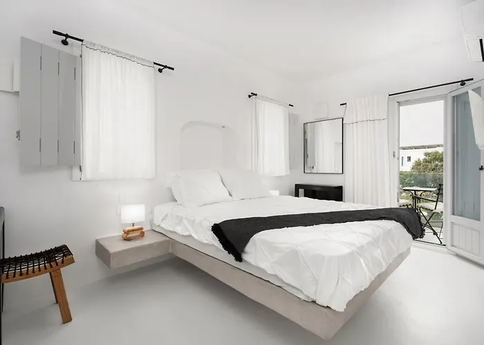 Blue Rock Piso Livadi